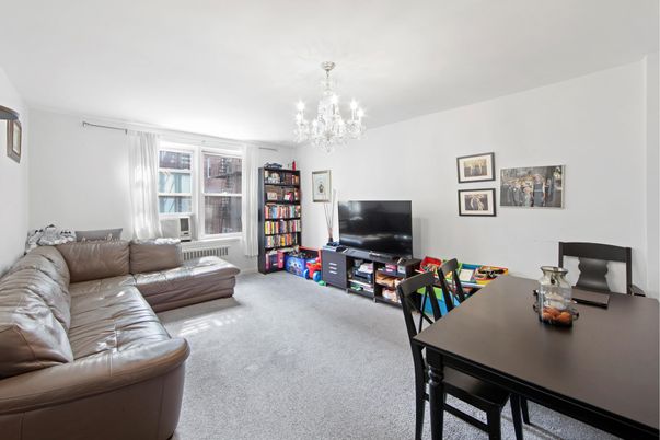 Chandelier, Dining room, Interior, Living room
