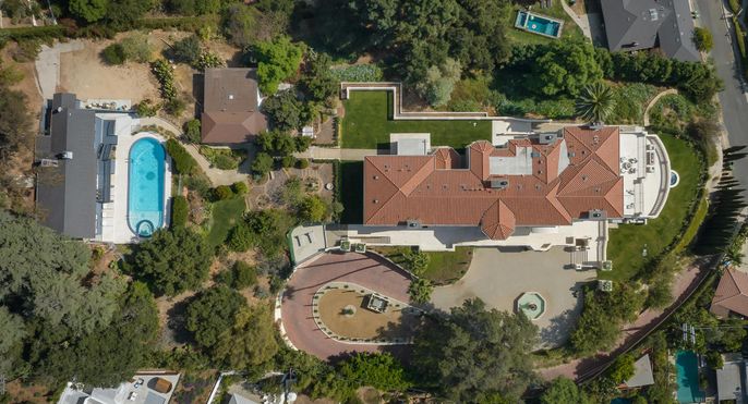 Exterior, Drone