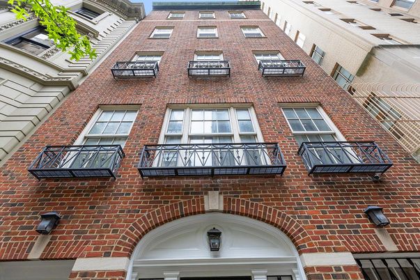 Exterior, Facade, Brick Facade, Rowhouse