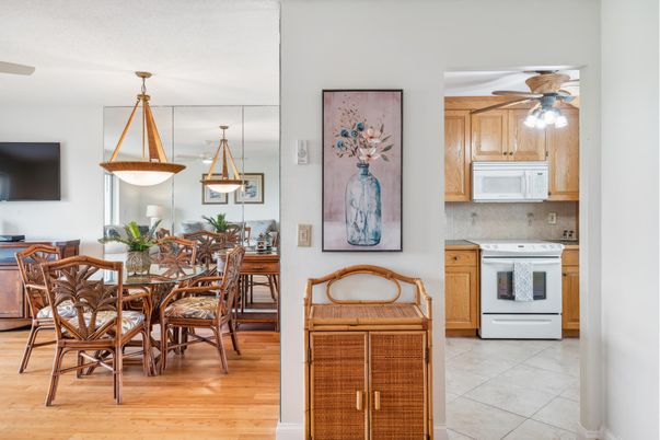 Dining room, Interior, Kitchen, Pendant Lights, Wood Texture Flooring