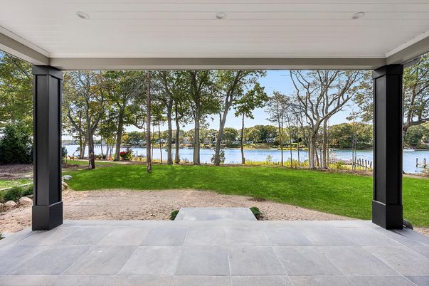 Exterior, Lake