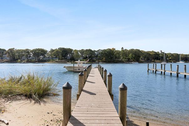 Exterior, Lake