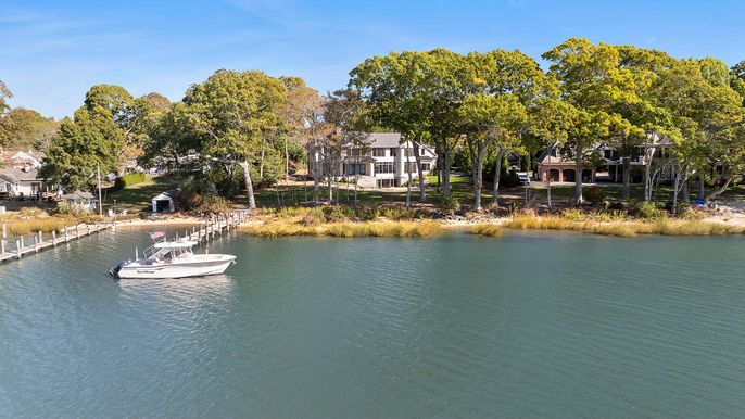 Exterior, Lake