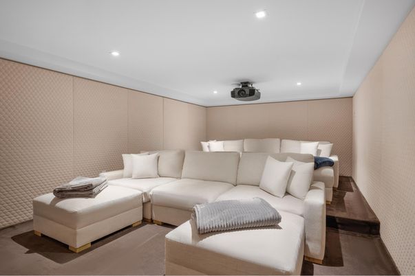 Interior, Projection Screen, Recessed Lighting, Theatre Room