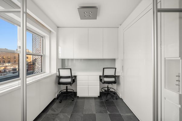 Home Office, Interior