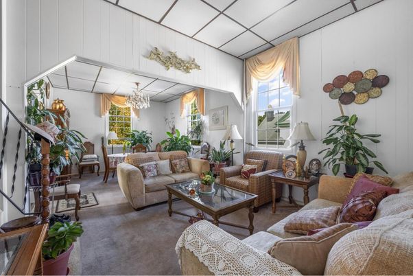Chandelier, Interior, Living room