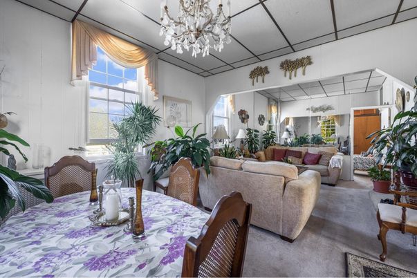 Chandelier, Dining room, Interior, Living room
