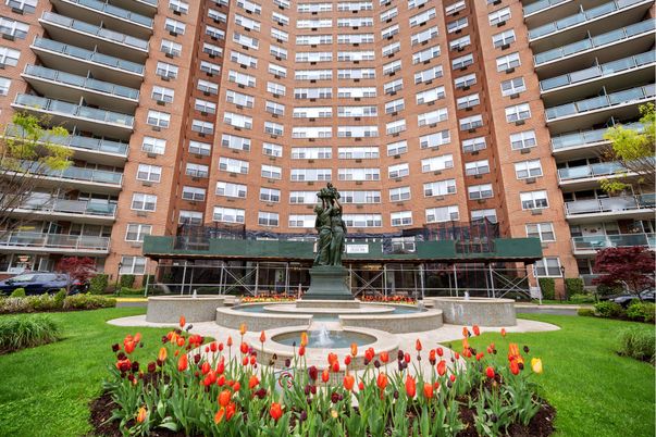 Exterior, Facade, Condo Building
