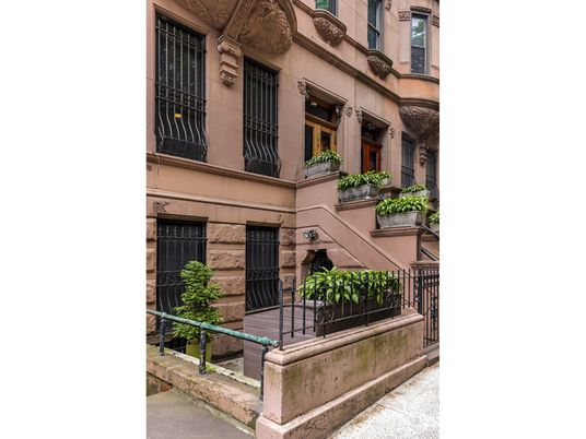 Exterior, Facade, Brownstone