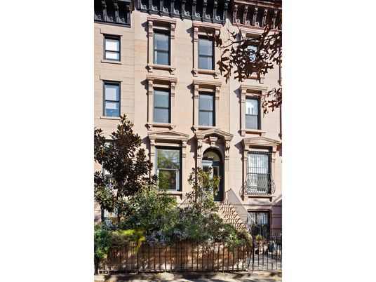 Exterior, Facade, Brownstone