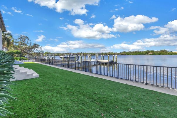 Exterior, Lake