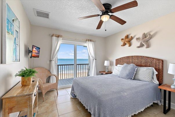 Bedroom, Interior, Water