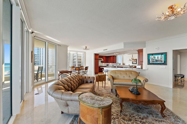 Dining room, Interior, Kitchen, Living room, Recessed Lighting