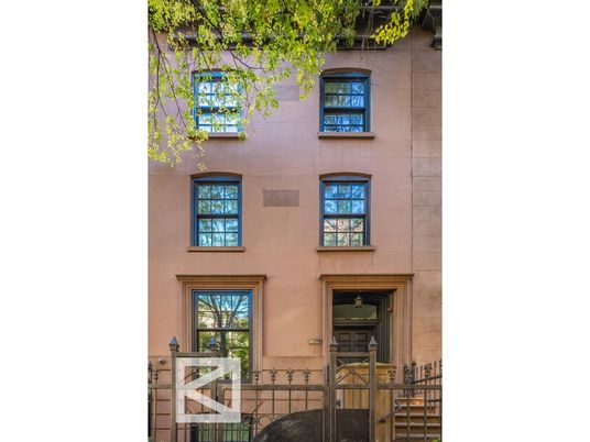 Exterior, Facade, Brownstone