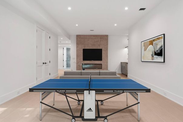 Game Room, Interior, Recessed Lighting