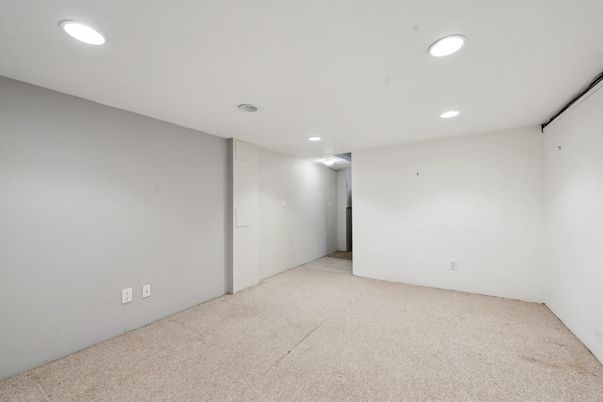 Empty room, Interior, Recessed Lighting