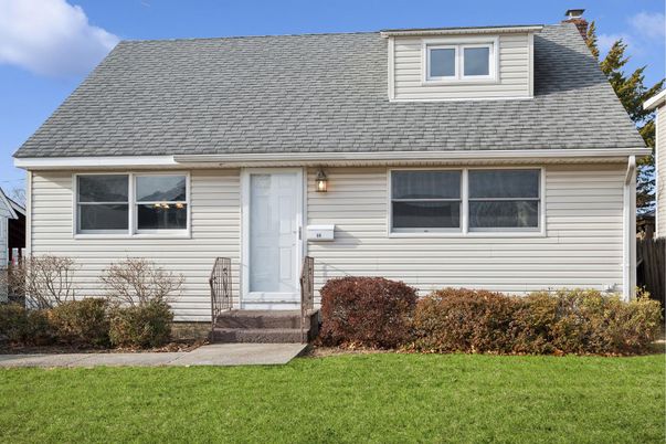 Exterior, Facade, Cape Cod