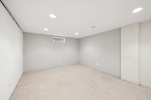 Empty room, Interior, Recessed Lighting