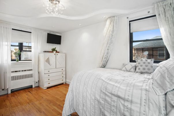 Bedroom, Chandelier, Interior, Recessed Lighting, Wood Texture Flooring
