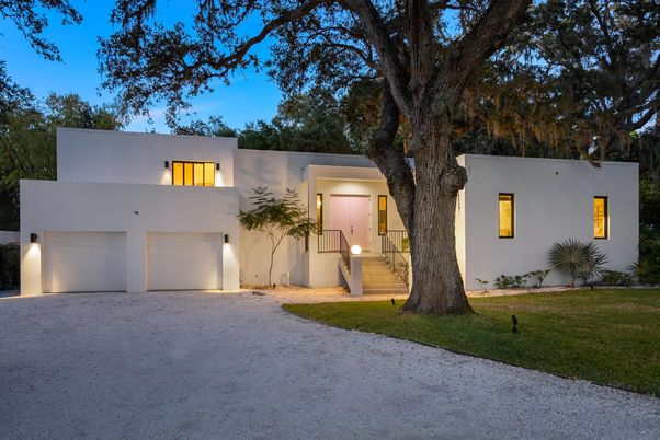 Attached, Exterior, Facade, Modern