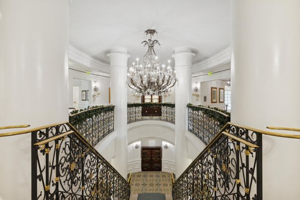Chandelier, Interior