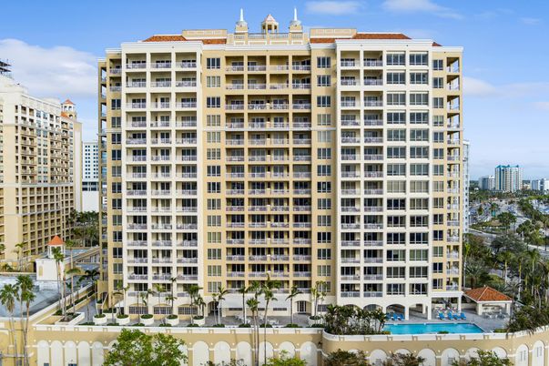 Exterior, Facade, Highrise