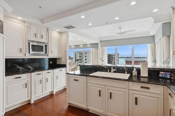 Interior, Kitchen, Recessed Lighting, Water, Wood Texture Flooring