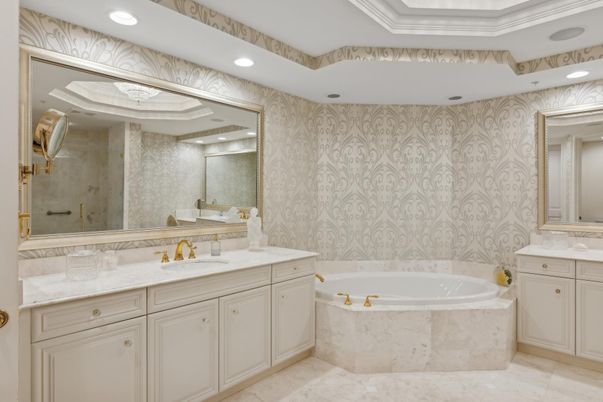 Bathroom, Dual Sink Vanities, Interior, Recessed Lighting