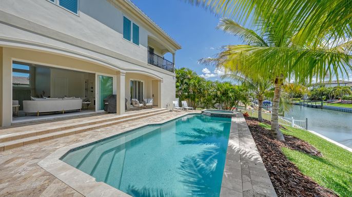 Exterior, Hot Tub, Pool, Water