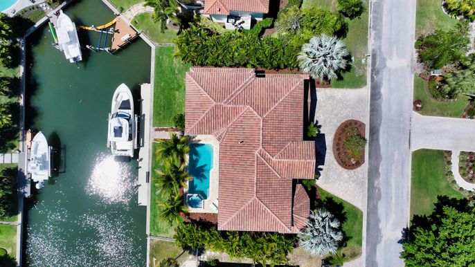 Exterior, Drone
