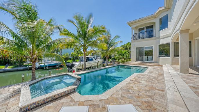 Exterior, Lake, Pool