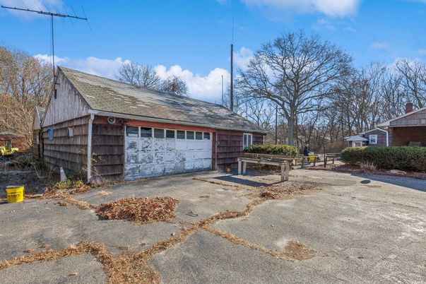 Detached Garage, Exterior