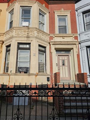 Exterior, Facade, Brownstone