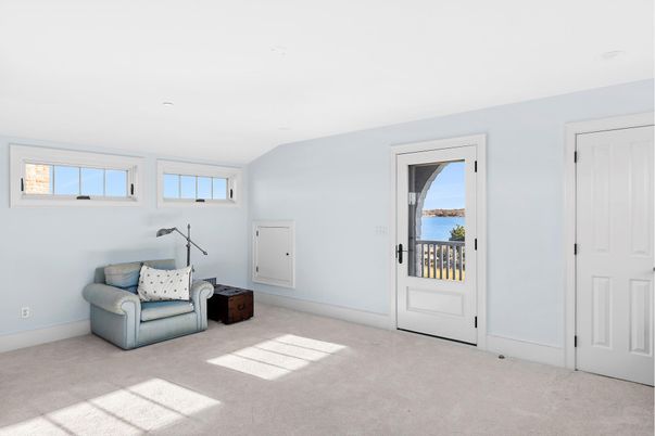 Empty room, Interior, Water