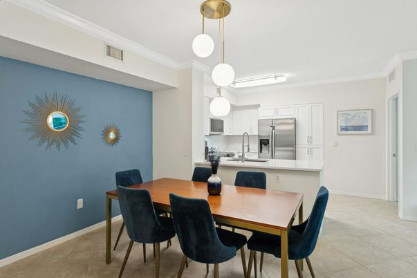 Dining room, Interior, Kitchen, Pendant Lights, Stainless Steel Appliances