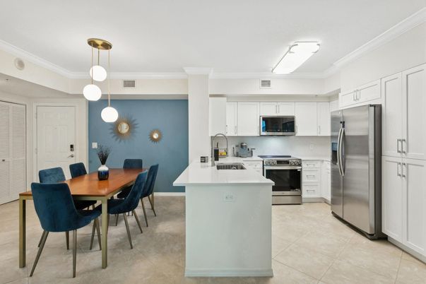 Dining room, Interior, Kitchen, Pendant Lights, Stainless Steel Appliances