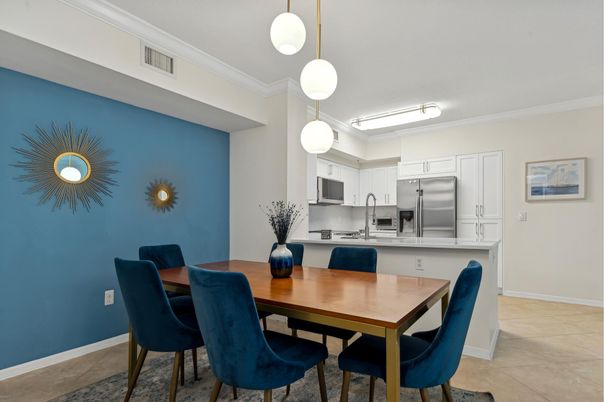 Dining room, Interior, Kitchen, Pendant Lights, Stainless Steel Appliances