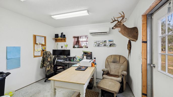 Home Office, Interior
