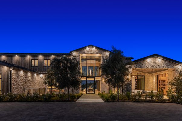 Exterior, Facade, Modern