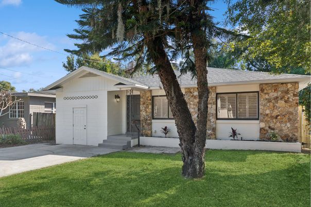 Attached, Exterior, Facade, Ranch