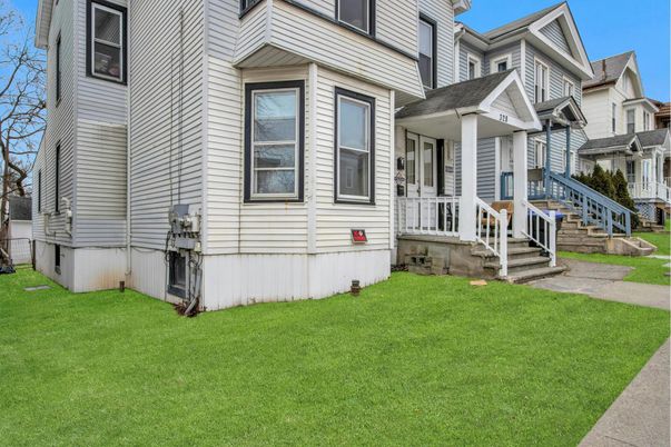 Exterior, Facade, Queen Anne Victorian