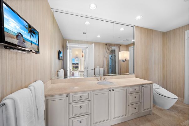 Bathroom, Interior, Recessed Lighting