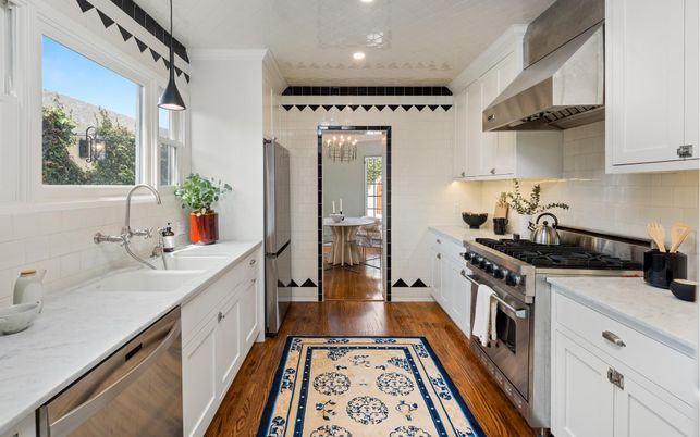 Chandelier, Dining room, Interior, Kitchen, Pendant Lights, Recessed Lighting, Stainless Steel Appliances, Wood Texture Flooring