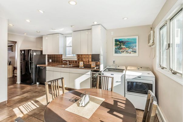 Dining room, Interior, Kitchen, Recessed Lighting, Washer