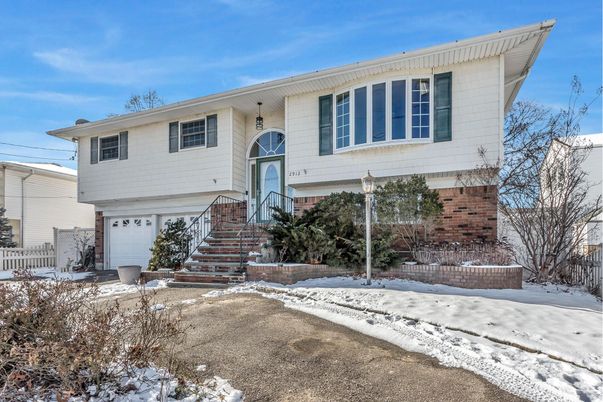 Attached, Exterior, Facade, Raised Ranch