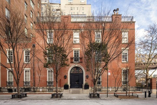 Exterior, Facade, Brick Facade, Rowhouse