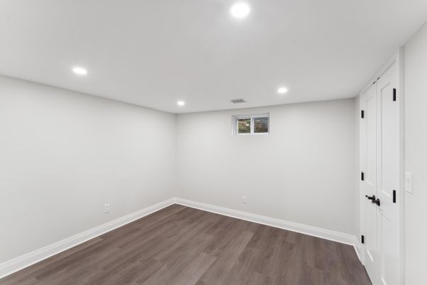 Empty room, Interior, Recessed Lighting, Wood Texture Flooring