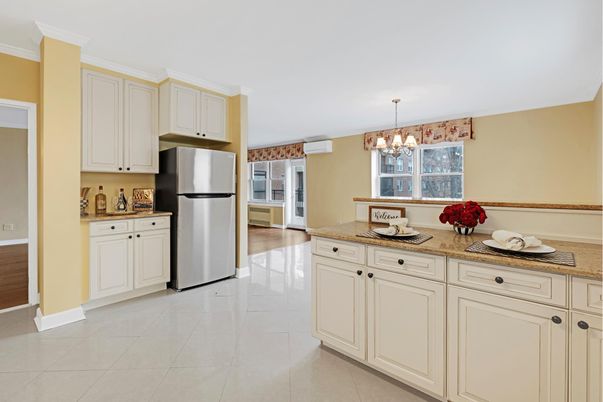 Chandelier, Interior, Kitchen
