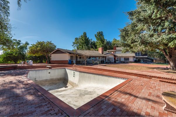 Backyard, Exterior, Pool