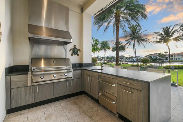Exterior, Kitchen, Stainless Steel Appliances, Water